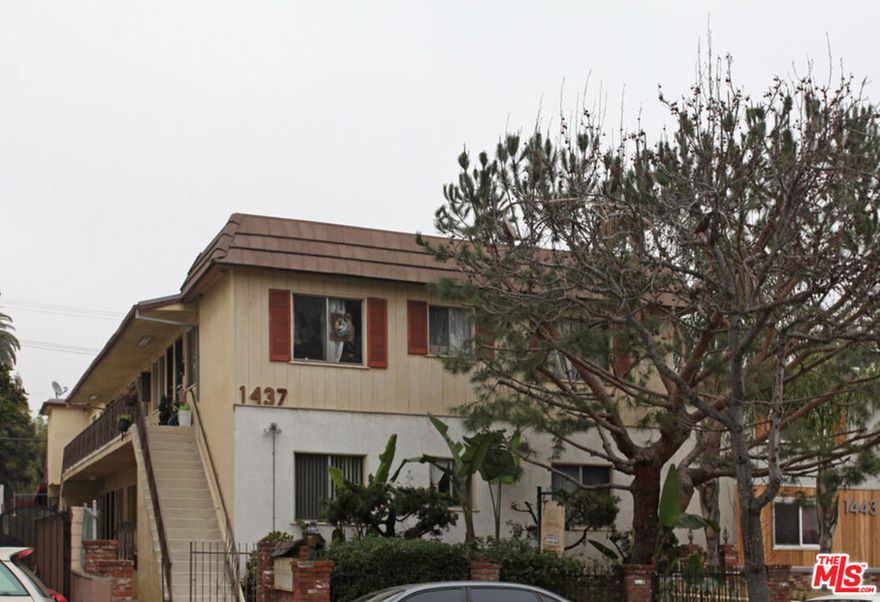 Beautiful 1 bedroom & 1 bath in prime location in Santa Monica. Water and trash included.