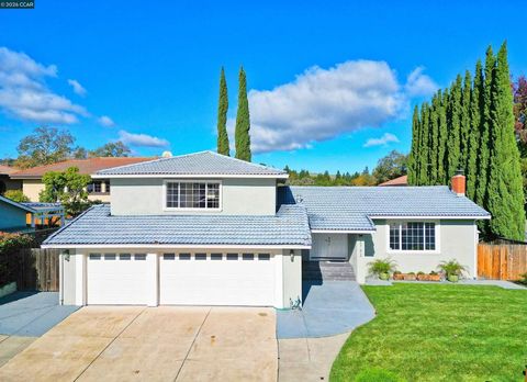 Photo of 2782 Canyon Creek Dr, San Ramon, CA 94583 (MLS # 41121925)