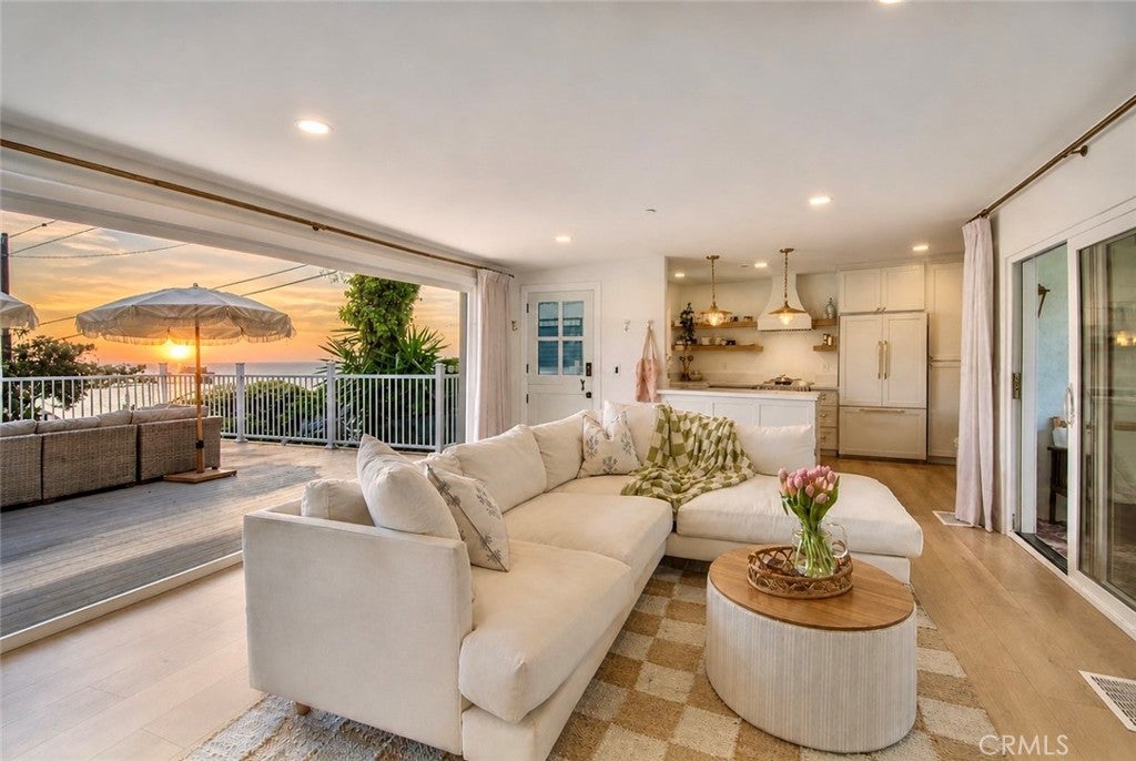 1445 Bluebird Canyon Dr