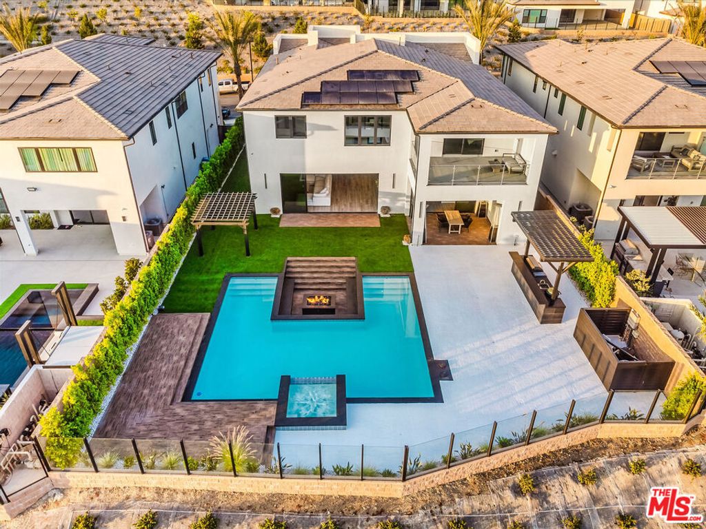 Photo of 11811 N Greenwood Drive, Porter Ranch, CA 91326 (MLS # 26659447)