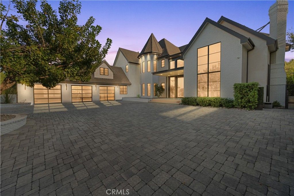 Photo of 20620 Chatsboro Drive, Woodland Hills, CA 91364 (MLS # SR25241142)