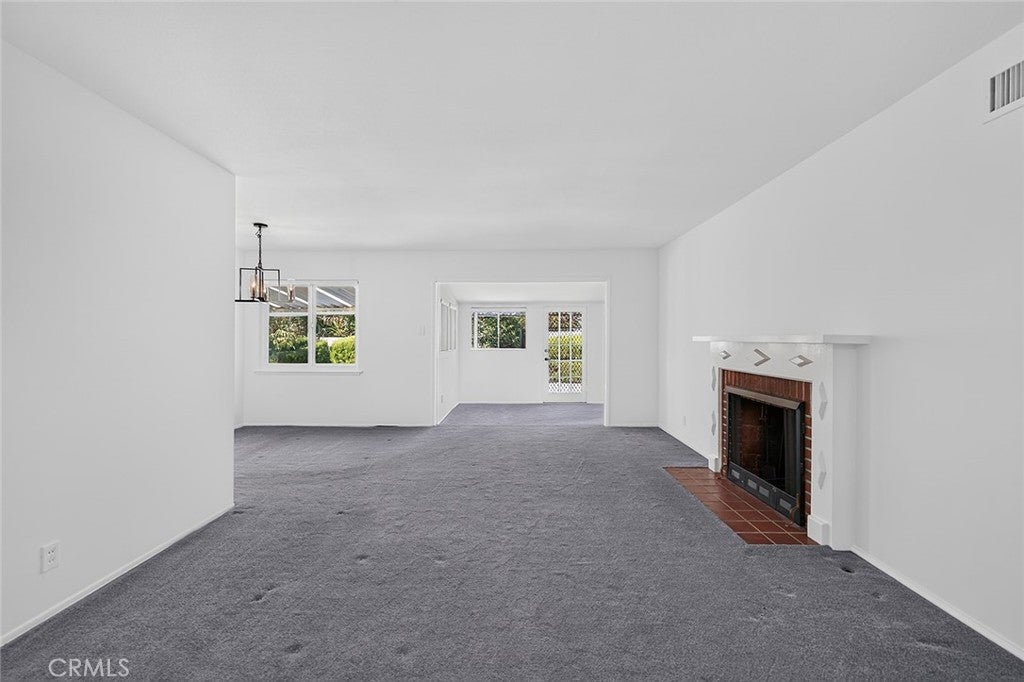2471 Oakland Drive