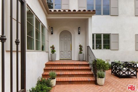 Photo of 605 N Elm Drive, Beverly Hills, CA 90210 (MLS # 26704729)