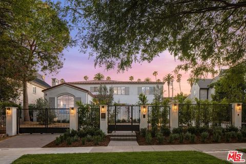 Photo of 605 N Elm Drive, Beverly Hills, CA 90210 (MLS # 26704729)