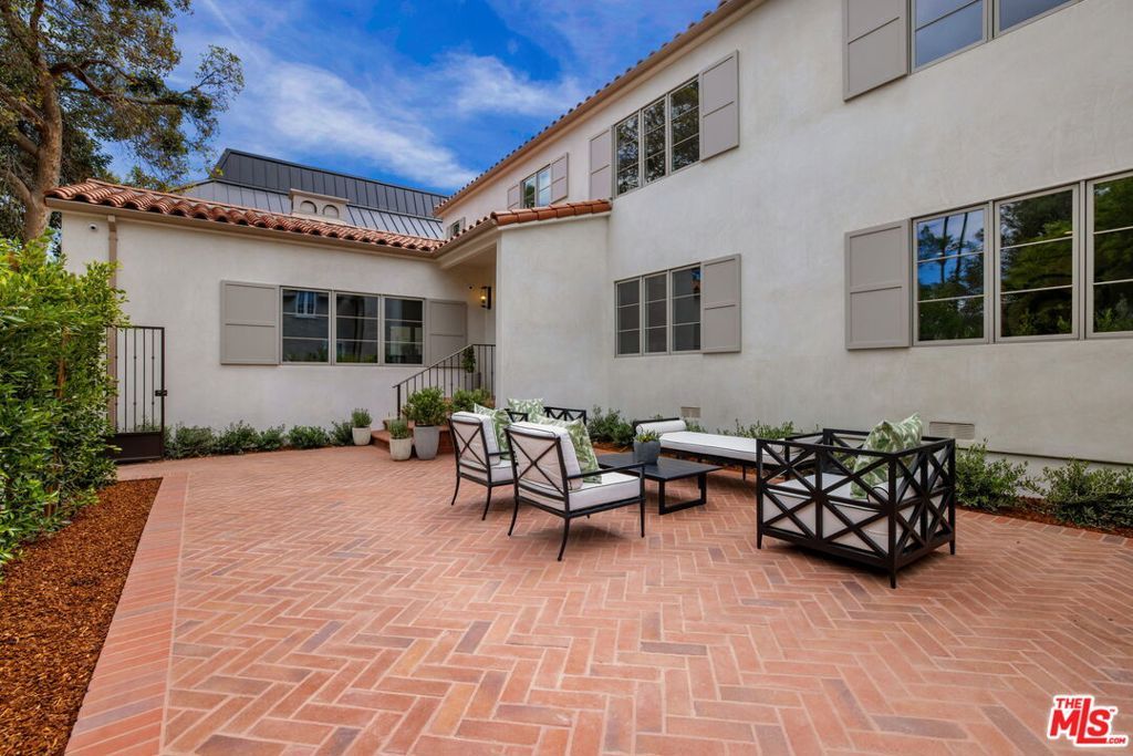 Photo of 605 N Elm Drive, Beverly Hills, CA 90210 (MLS # 26704729)
