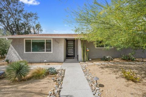 Photo of 3059 N Biskra Road, Palm Springs, CA 92262 (MLS # 219139752DA)