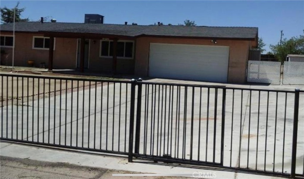 Nice 3 B/R 2 Bath house in the City of Hesperia, close to schools and shopping centers.