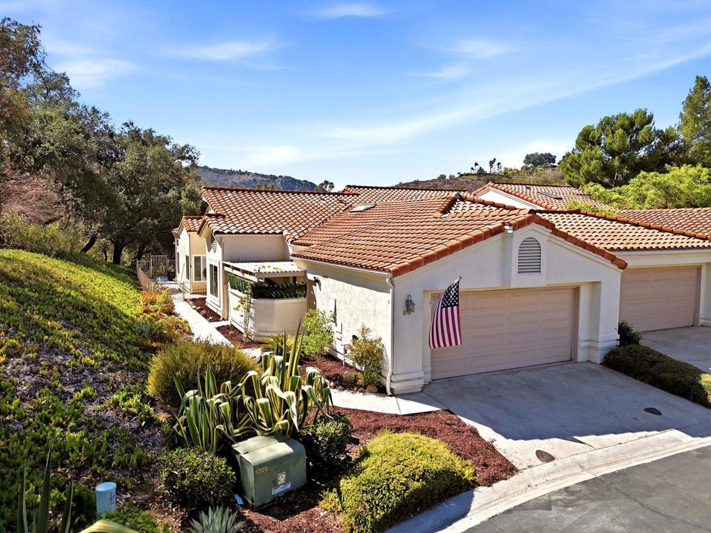 8981 Circle R View