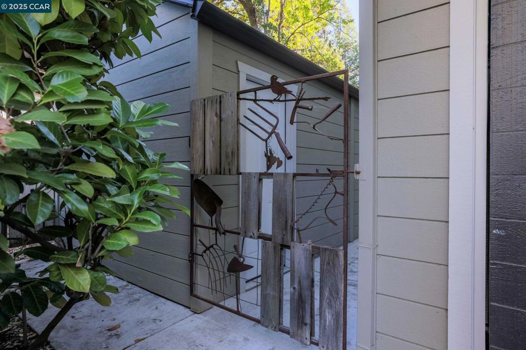 SOUTH WALNUT CR - Residential