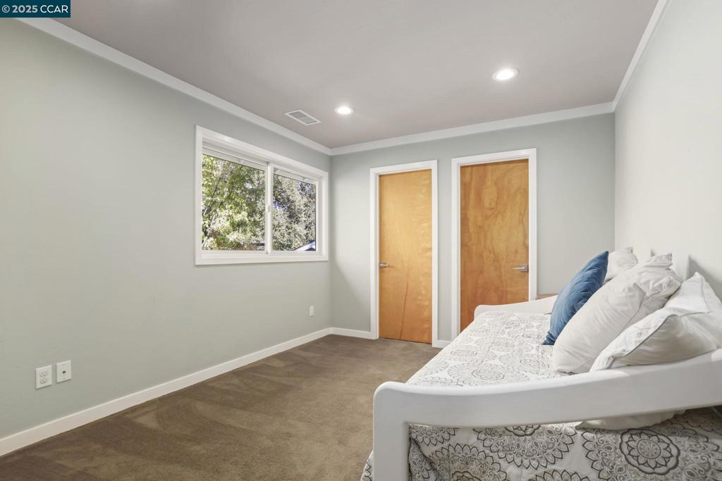 SOUTH WALNUT CR - Residential