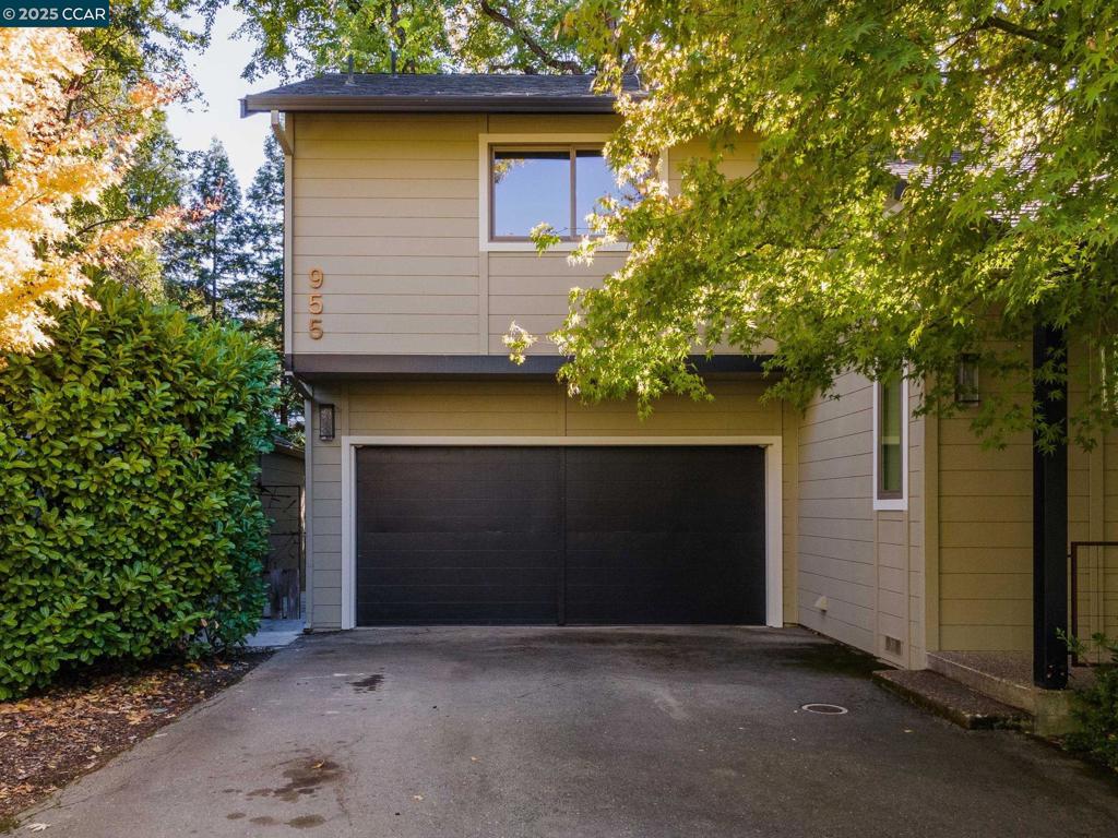 SOUTH WALNUT CR - Residential