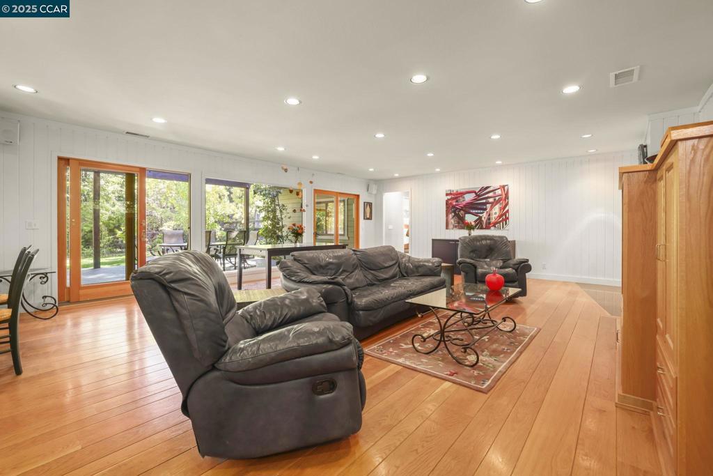 SOUTH WALNUT CR - Residential