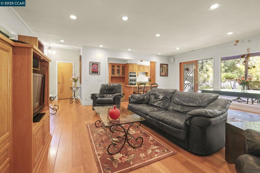 SOUTH WALNUT CR - Residential