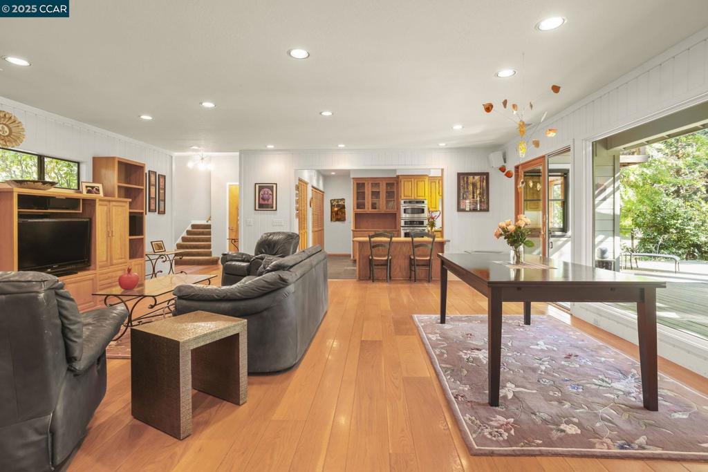 SOUTH WALNUT CR - Residential