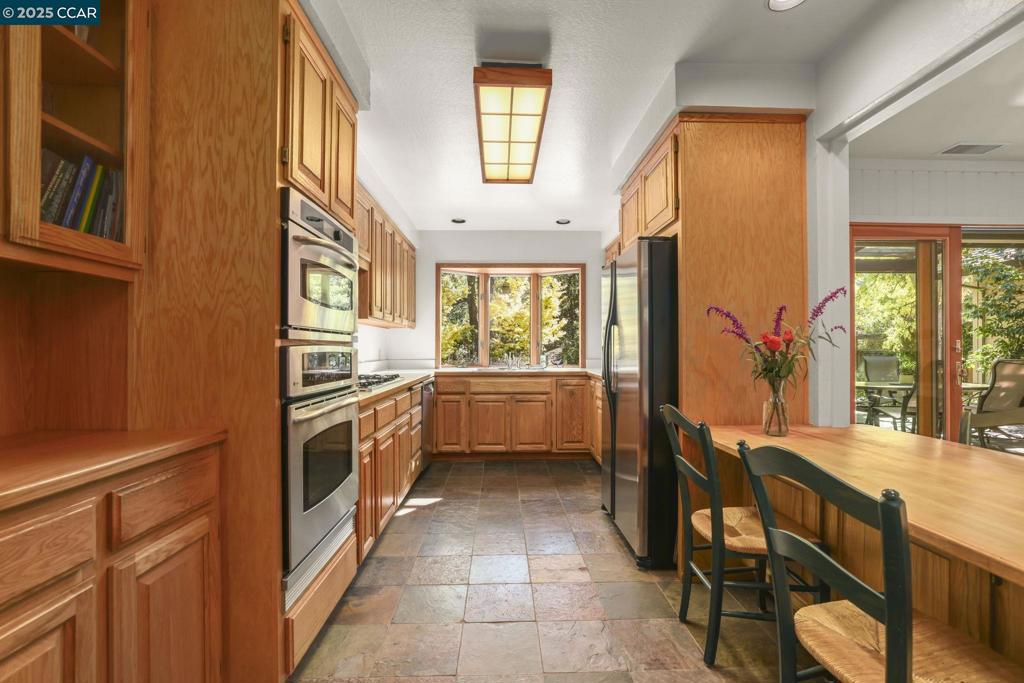 SOUTH WALNUT CR - Residential