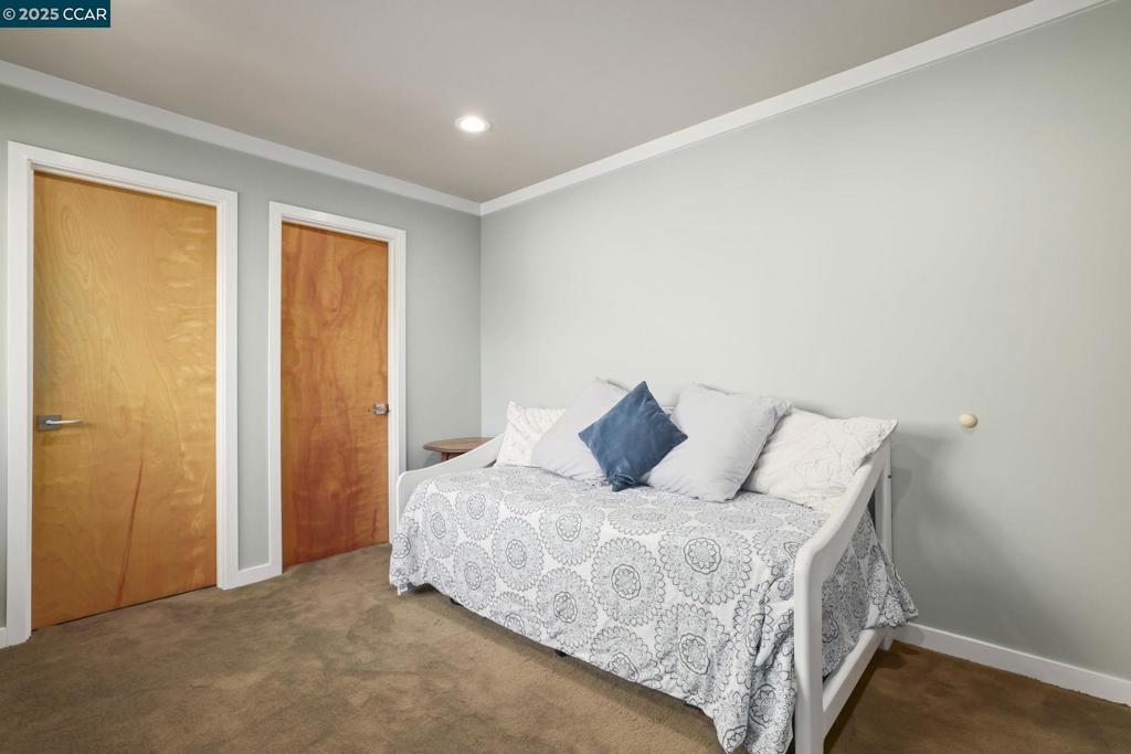 SOUTH WALNUT CR - Residential