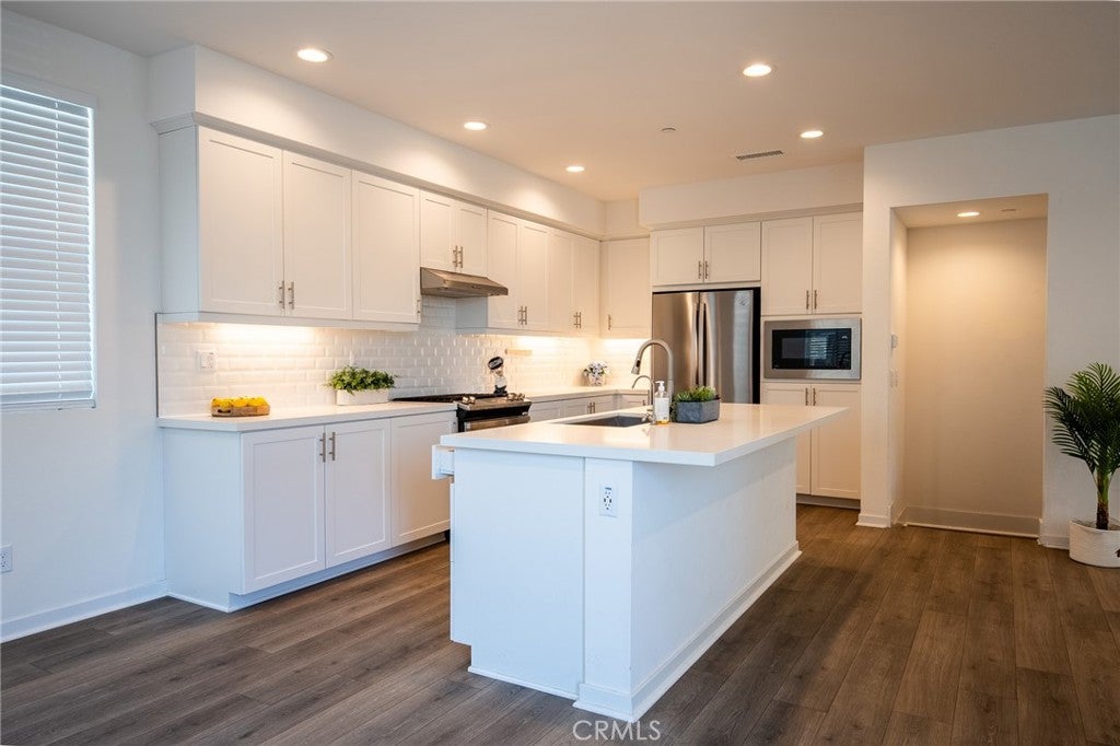 107 Allusion, Irvine CA 92618 - Photo 10