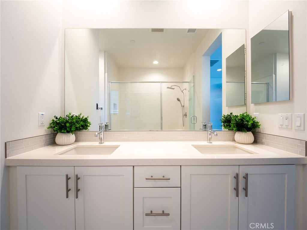 107 Allusion, Irvine CA 92618 - Photo 38