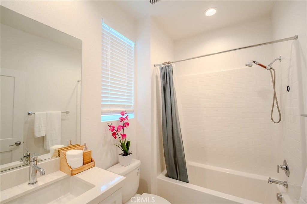 107 Allusion, Irvine CA 92618 - Photo 30