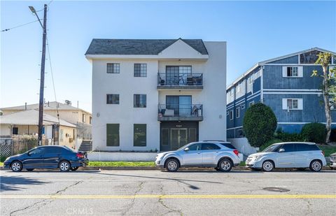 Photo of 7437 Haskell Avenue, Van Nuys, CA 91406 (MLS # SR26052166)