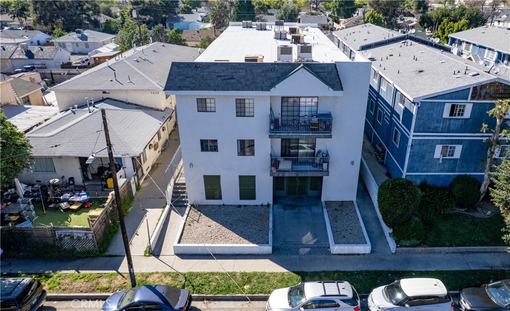 7437 Haskell Avenue