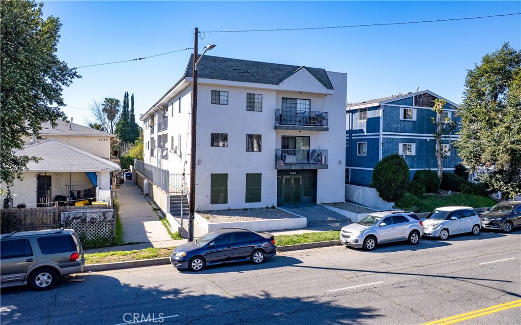 7437 Haskell Avenue