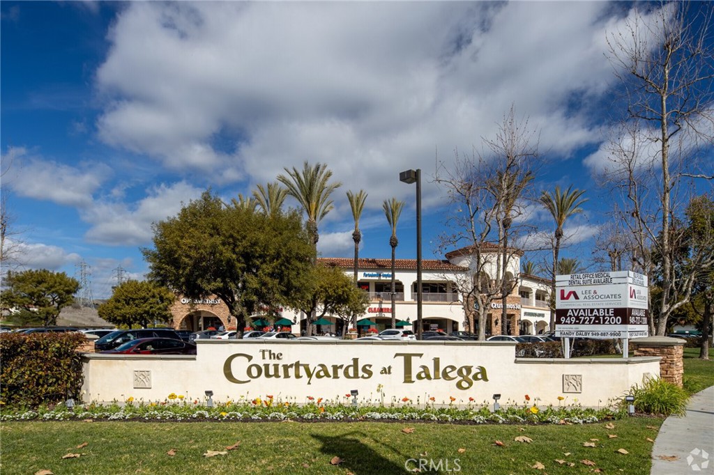 1051 Avenida Pico B