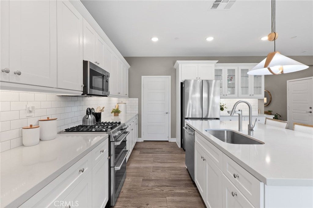 1540 Glenbright