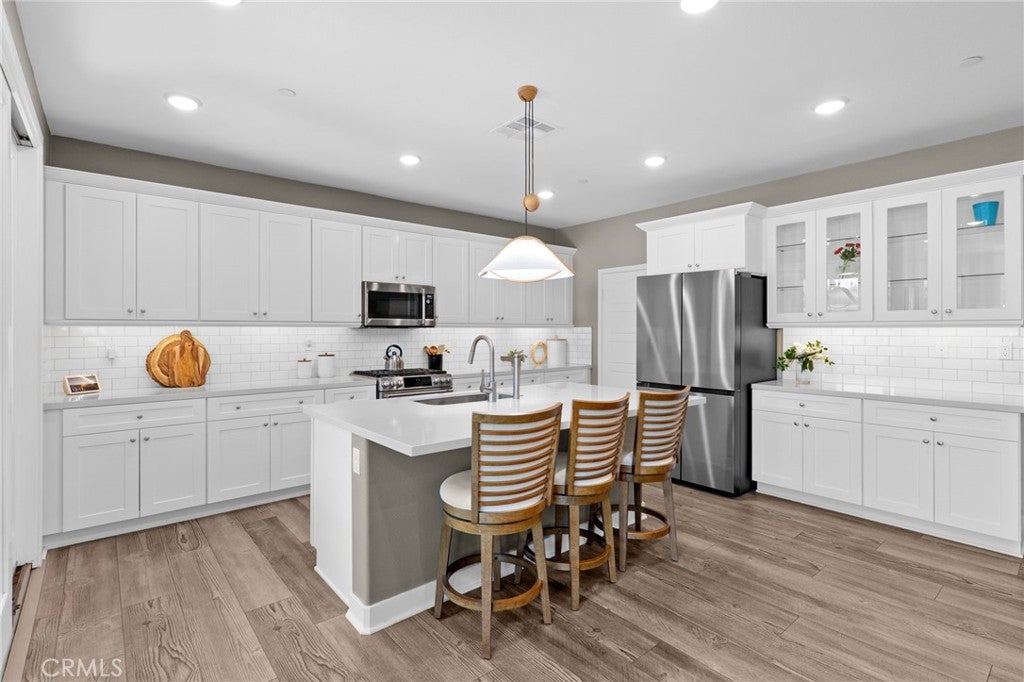 1540 Glenbright