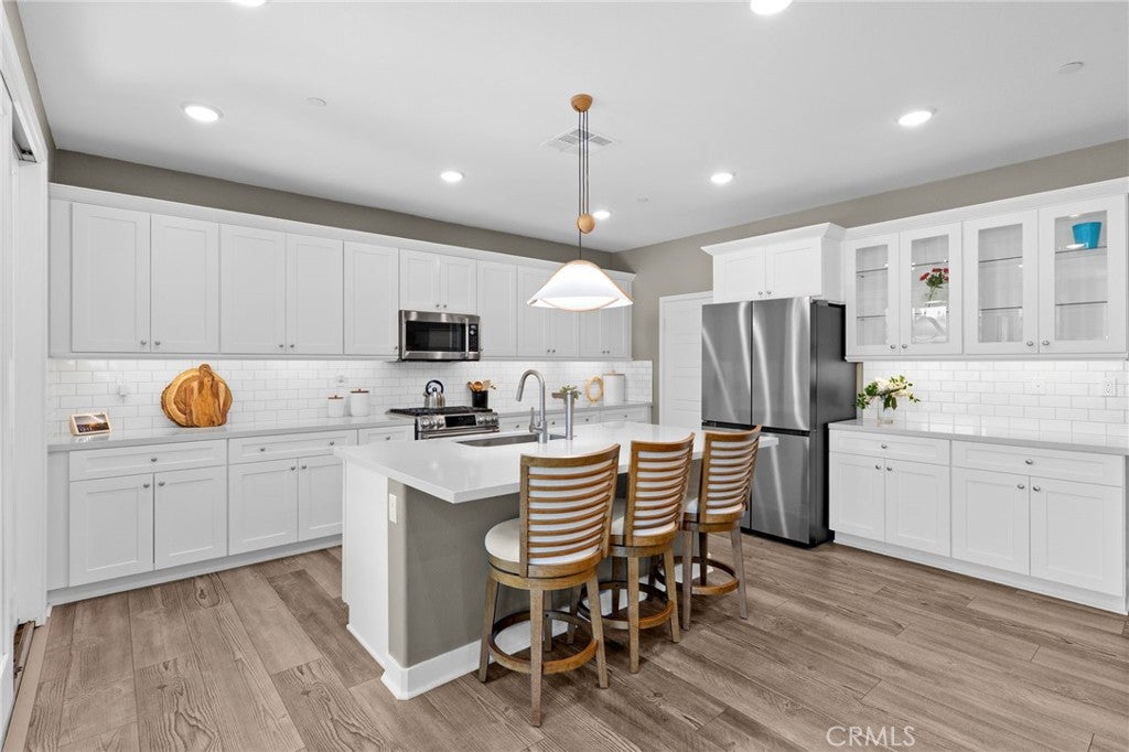 1540 Glenbright