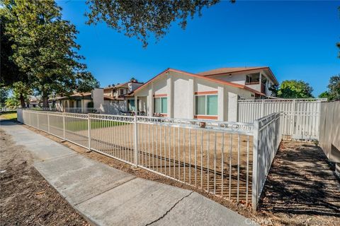Photo of 1117 Oxford Dr, Redlands, CA 92374 (MLS # DW25242577)