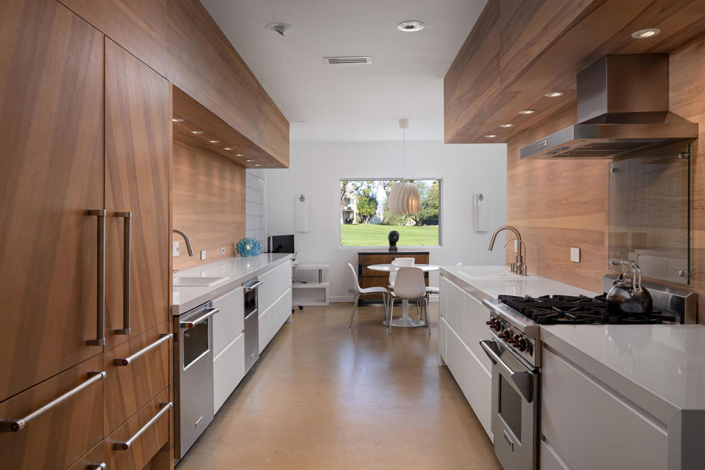 407 Desert Lakes Drive