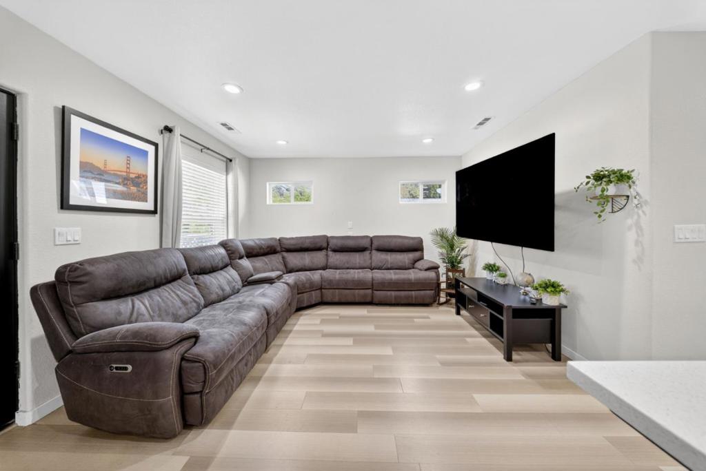 919 Old Canyon Road