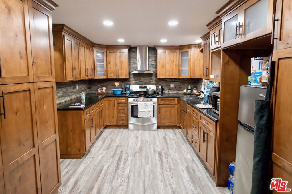 21732 Mountain Avenue