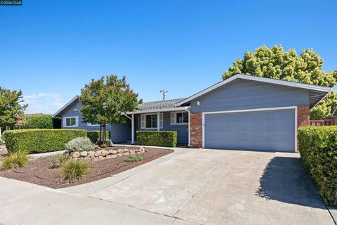 Photo of 1724 Carriage Dr, Walnut Creek, CA 94598 (MLS # 41129711)