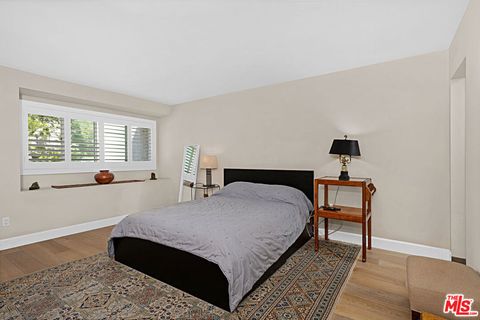 Tiny photo for 11824 Moorpark Street #F, Studio City, CA 91604 (MLS # 26692595)