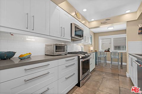 Tiny photo for 11824 Moorpark Street #F, Studio City, CA 91604 (MLS # 26692595)