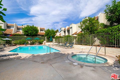 Tiny photo for 11824 Moorpark Street #F, Studio City, CA 91604 (MLS # 26692595)