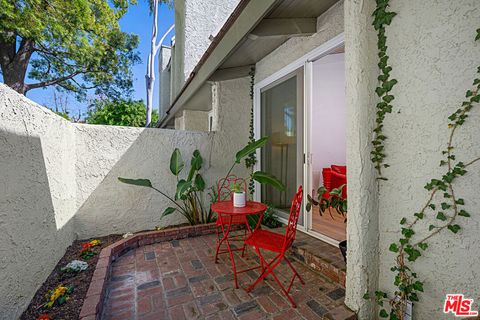 Tiny photo for 11824 Moorpark Street #F, Studio City, CA 91604 (MLS # 26692595)