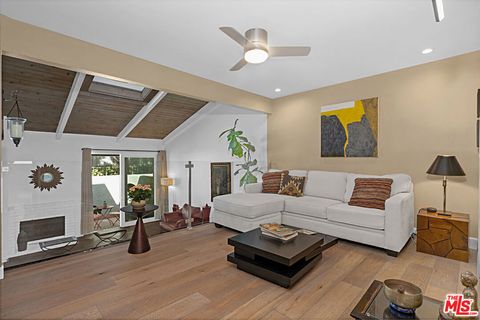 Tiny photo for 11824 Moorpark Street #F, Studio City, CA 91604 (MLS # 26692595)