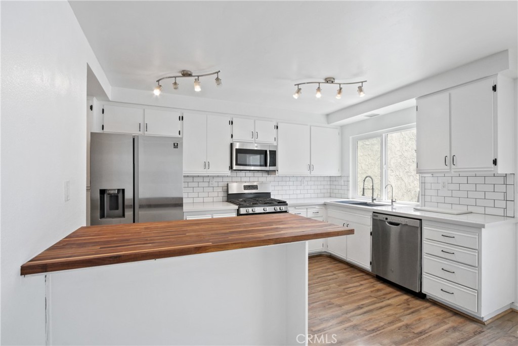 Located in the highly sought after community of Grandview Crest in North Lake Forest, this gorgeous 2 Bedroom/2.5 bathroom condo features over 1,300 square feet of immaculate living space spread out over a very well thought out and functional floor plan, making it the perfect place for you to call home. 26398 Waterford Circle features a spacious living room complete with a cozy fireplace, a spacious kitchen with gorgeous countertops and backsplash, stainless steel appliances, and plenty of cabinetry for all of your storage needs. a spacious dining area just off the kitchen, 2.5 bathrooms, 2 private patios/balconies (one in the front of the property and one off of the back of the property), energy efficient double pane vinyl windows and sliding doors, laminate flooring downstairs and carpet upstairs, a spacious 2 car garage with direct access to the home, and washer and dryer. The Grandview Crest community is an amazing resort like community with great homes and great neighbors, as well as two pools, tennis courts, a basketball court, a clubhouse, and immaculately maintained grounds. In terms of location, it doesn't get any better than this. The home is primely located near top-rated schools, dining, shopping, entertainment, parks, freeways, and just a short drive to the beach. Don't miss the opportunity to call this great condo your home!