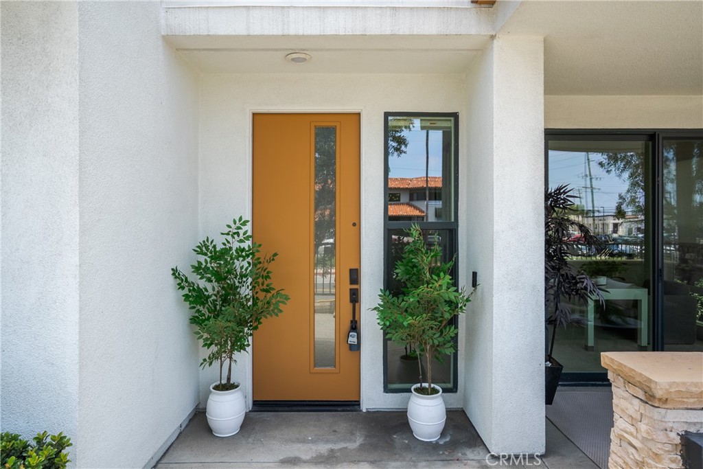 687 W 17th Street