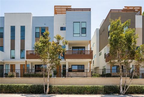 687 W 17th Street Costa Mesa CA 92627