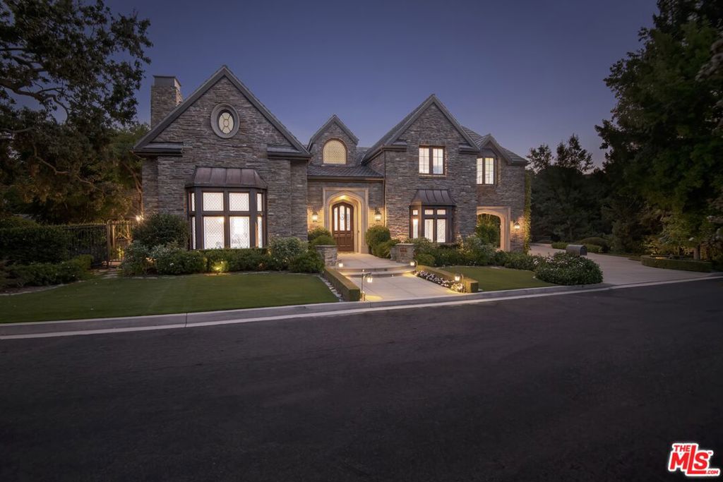 4163 Oak Place Drive