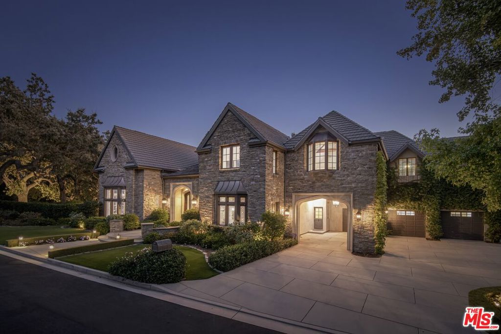 4163 Oak Place Drive