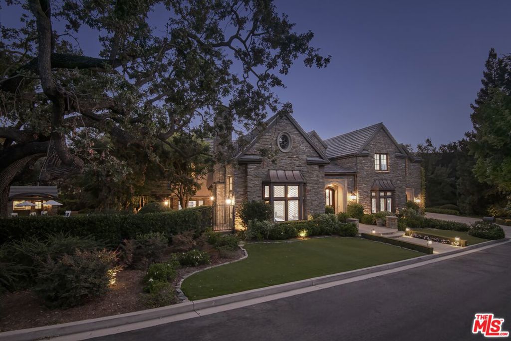 4163 Oak Place Drive