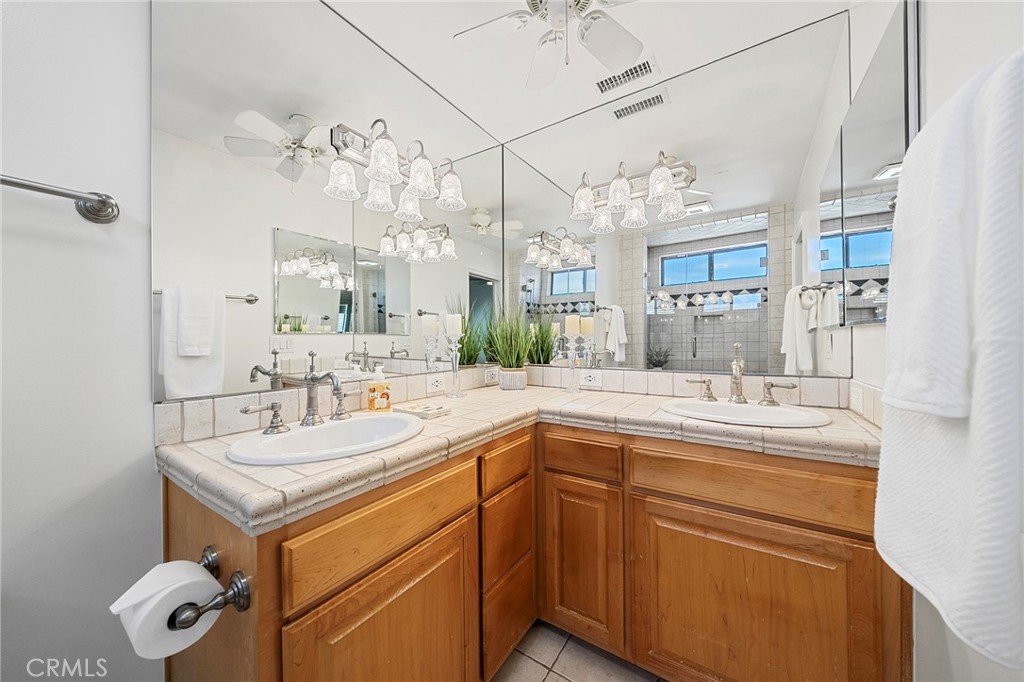 4277 Las Virgenes