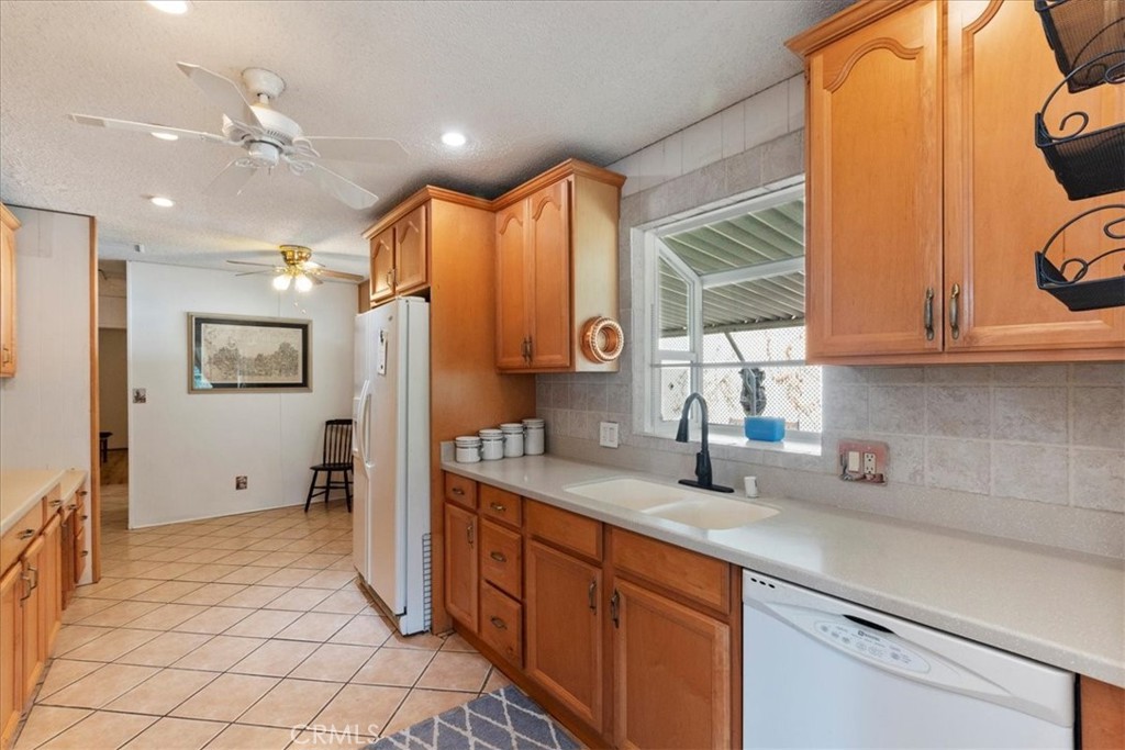 Date Palm Country Club (33613) - Manufactured In Park