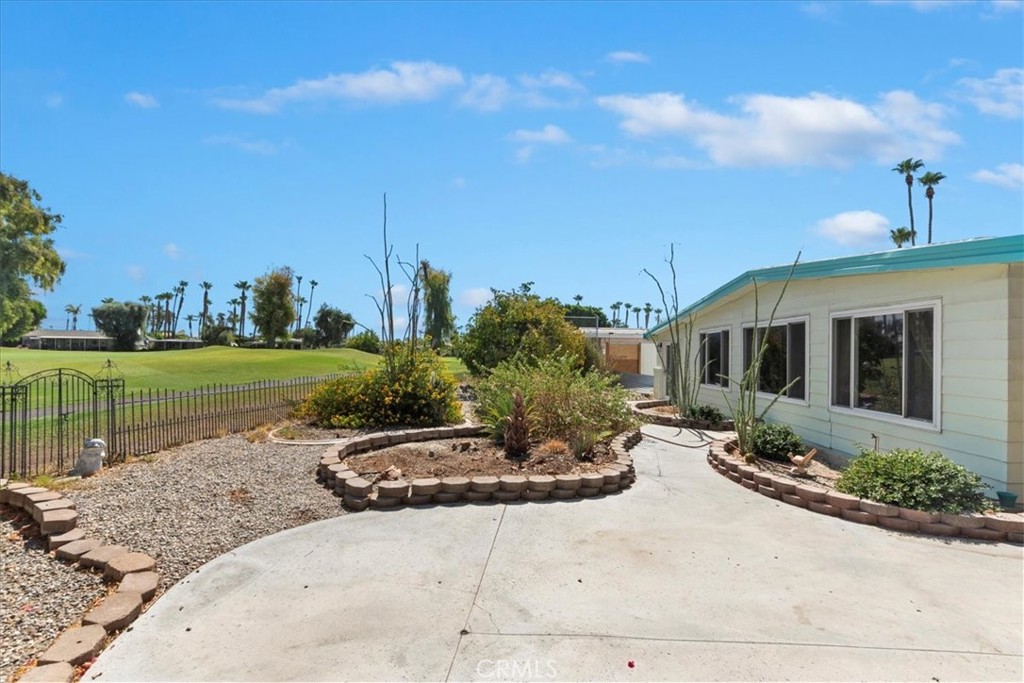 Date Palm Country Club (33613) - Manufactured In Park