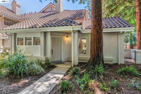 Photo of 7378 Cronin Cir Cir #41, Dublin, CA 94568 (MLS # 41131607)